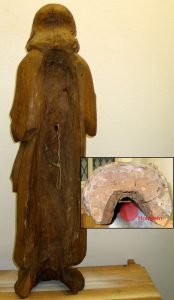 Abb.: Gehöhlte Skulptur: Der Holzkern wurde im Bereich des Rückens entfernt; beide Skulpturen stammen aus dem 16. Jahrhundert